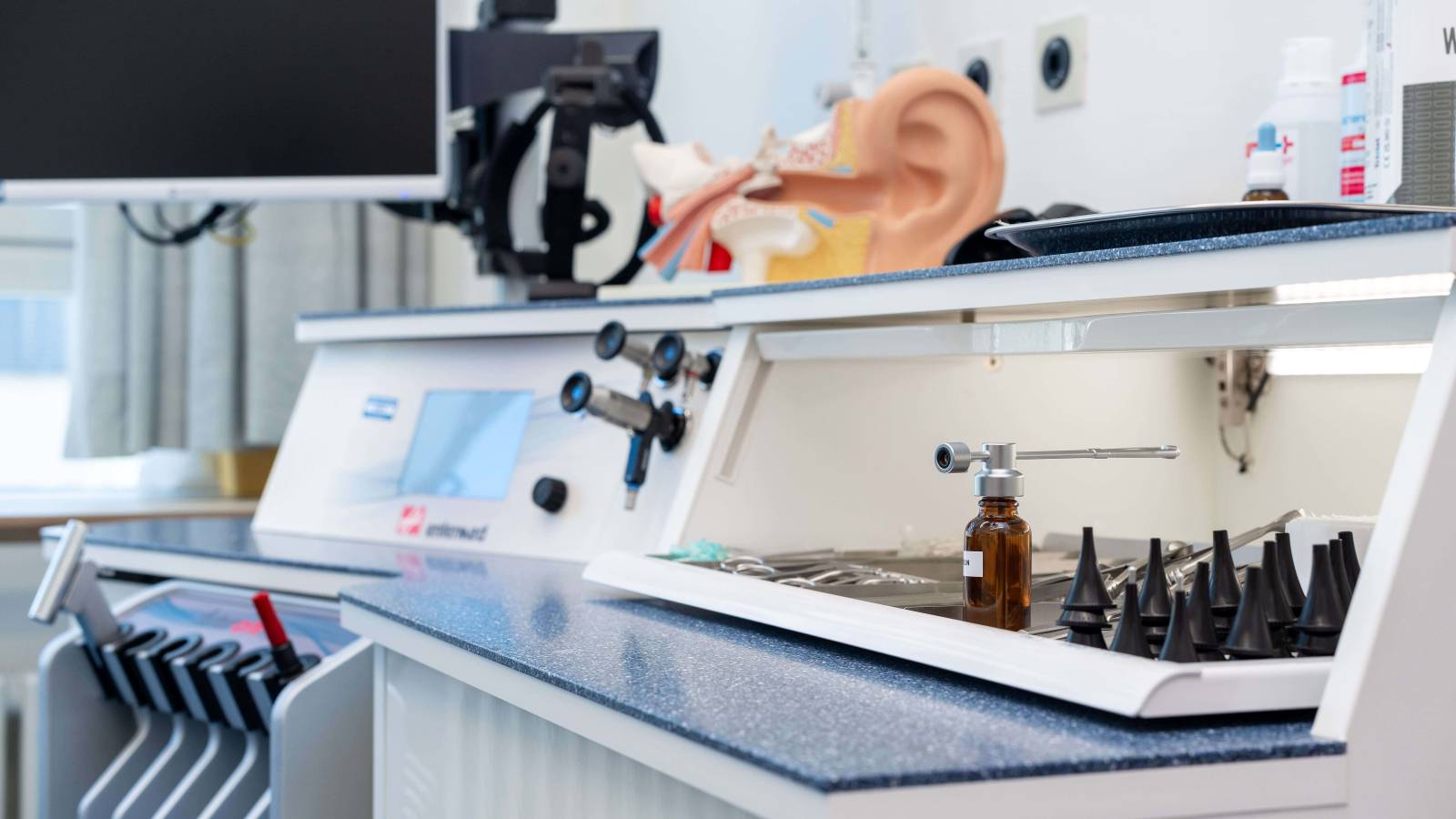 HNO-Klinik spendet nach Umbau Behandlungseinheiten für Togo