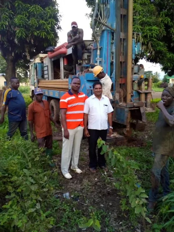 Brunnenbohrung im Krankenhaus von Bassar